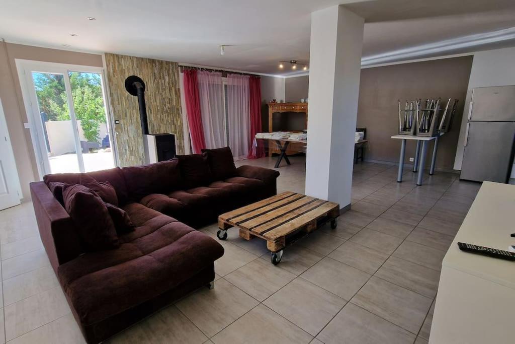 Villa Pour 10 Personnes Avec Piscine Et Jacuzzi 阿莱斯 外观 照片
